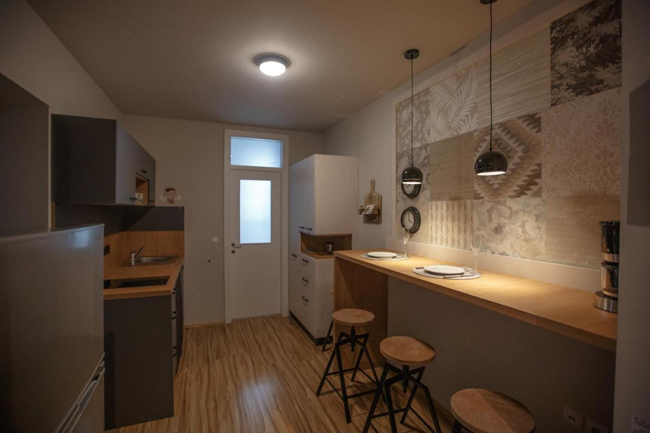 Apartment Nobl Plac Celje Extérieur photo